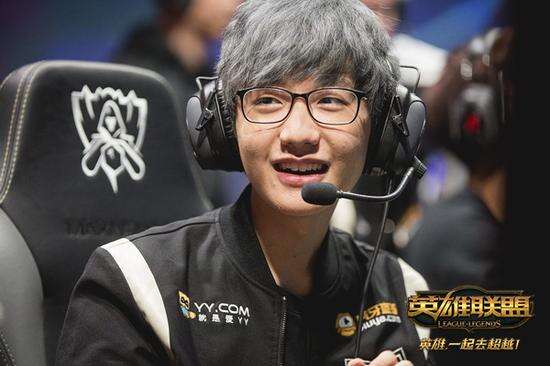 根据国际足 根据国际足