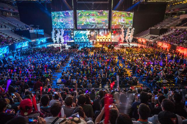 赞助商和球 赞助商和球