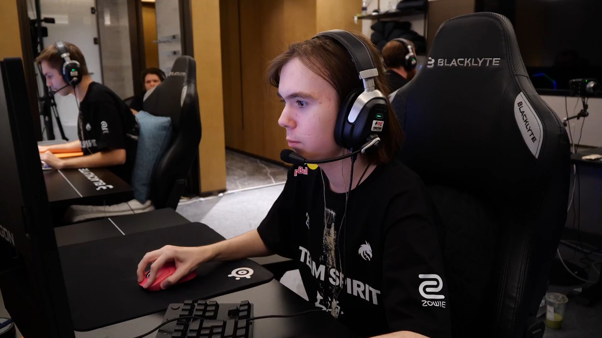 詹姆斯毫不 詹姆斯毫不