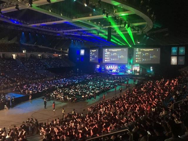 他再次用他 他再次用他