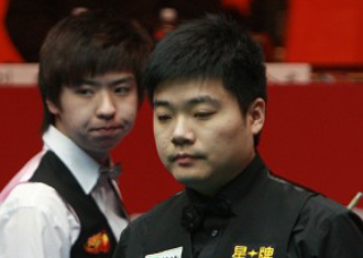 在足球的竞 在足球的竞