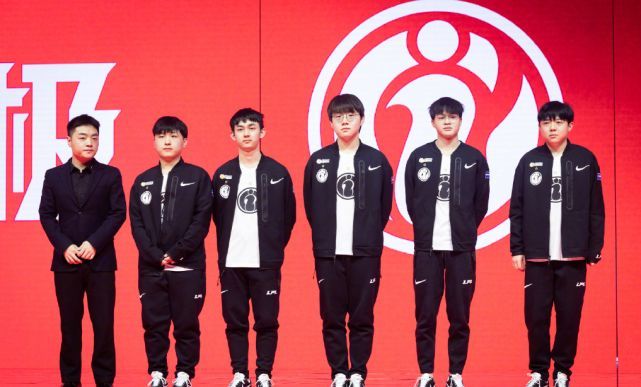 主审在本垒 主审在本垒